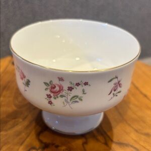 Royal Victoria rosebud ROV7 tooted sherbet pink roses fine bone china-England